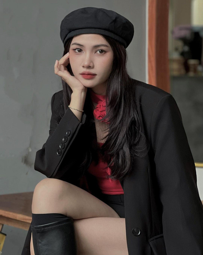 Cô giáo trẻ ăn mặc nữ tính, nhẹ nhàng, không ngày nào trùng ngày nào. Ảnh: Tổng hợp