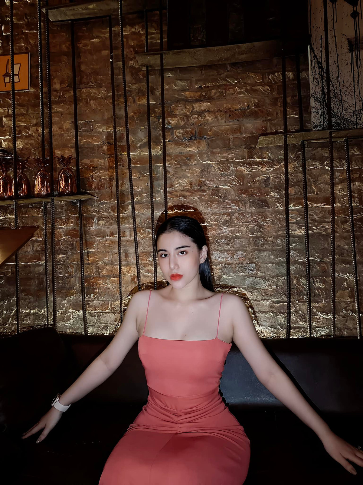 Trên trang cá nhân của Nhàn ngập tràn những hình ảnh gợi cảm của cô nàng. Ảnh: FBNV