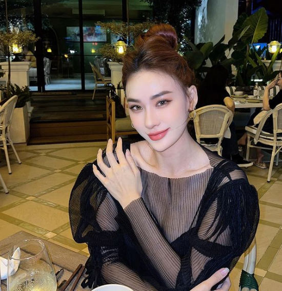 Trên trang cá nhân có 102.000 lượt theo dõi, bạn gái Văn Thanh thường xuyên khoe vẻ gợi cảm khi mặc bikini.