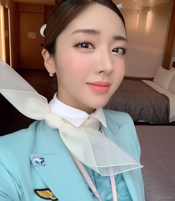 Hình ảnh của Jhun Mina thường xuất hiện trên các diễn đàn mạng xã hội về các nữ tiếp viên hàng không xinh đẹp ở xứ sở Kim chi.