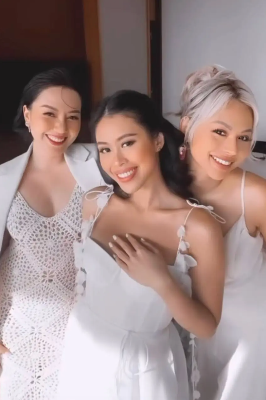 Tiên Nguyễn không những duy trì ổn định phong độ nhan sắc mà còn ngày càng rạng ngời.