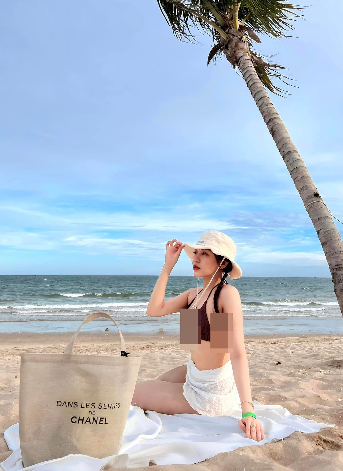 Mới đây trên trang cá nhân, bạn gái Phan Tuấn Tài gây chú ý khi đăng tải một vài hình ảnh diện bikini, khoe dáng ở biển.