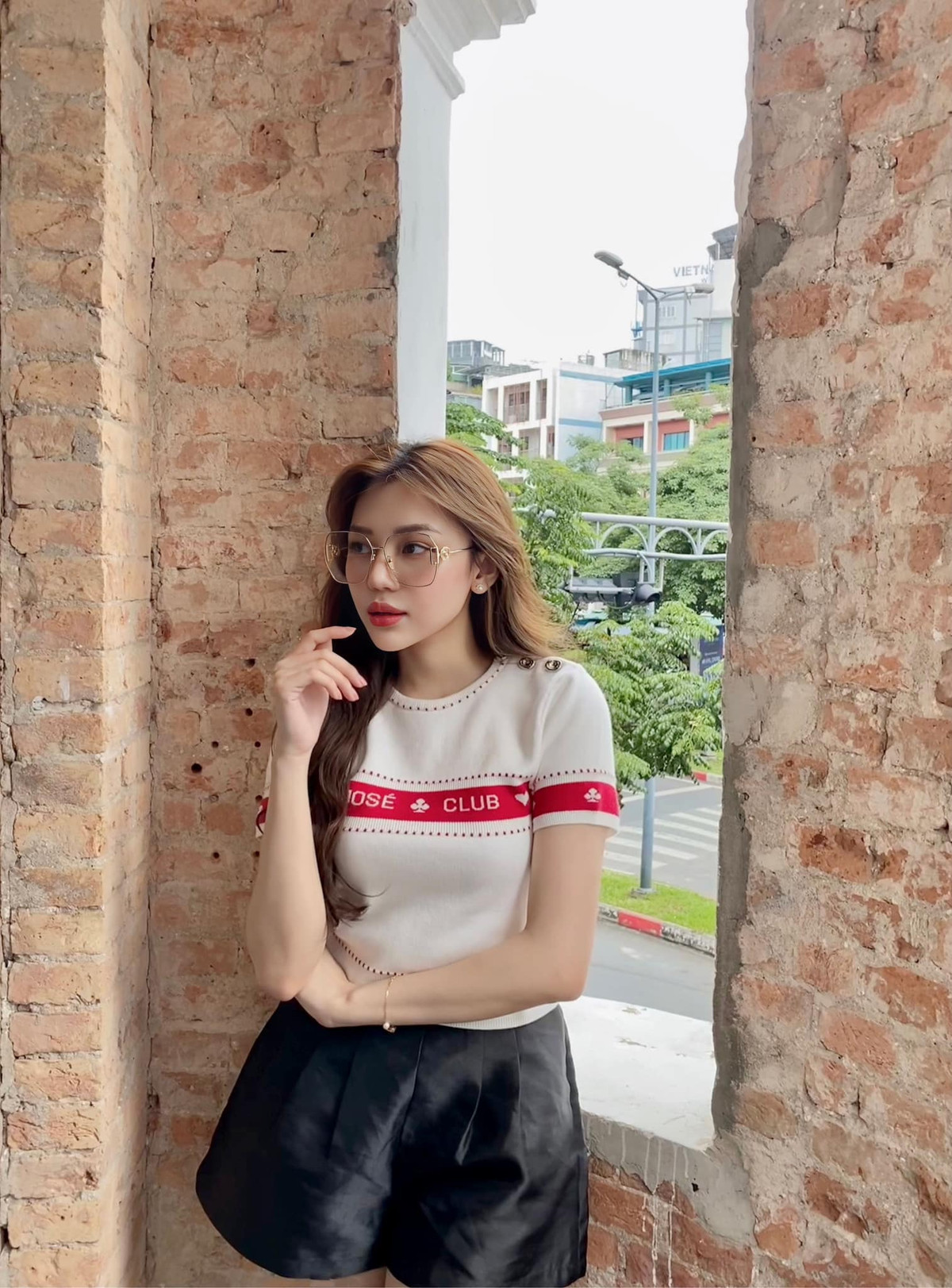 Nhờ lợi thế nhan sắc và vóc dáng chuẩn, Đoan Tâm hiện là người mẫu ảnh, mẫu livestream cho các nhãn hàng.