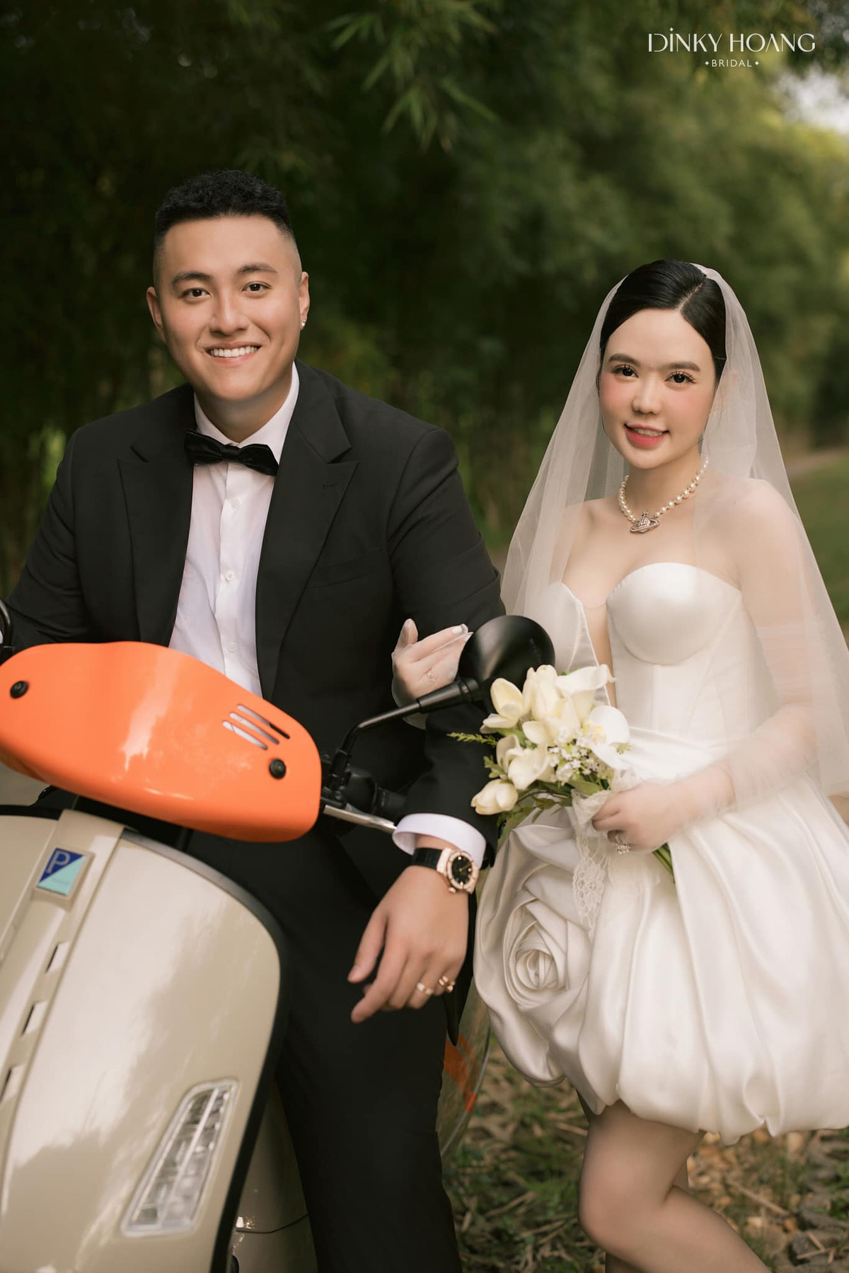 Lấy lý do thực hiện bộ ảnh kỷ niệm, Fabo Nguyễn đã đưa Vân Tiny đến địa điểm cầu hôn được anh chuẩn bị sẵn. Khi cầu hôn vợ, Fabo Nguyễn xúc động nói: "Anh biết dù đã cưới nhau 8 năm nhưng vẫn còn điều này anh chưa thực hiện được. Em sẽ làm vợ của anh mãi mãi nhé".