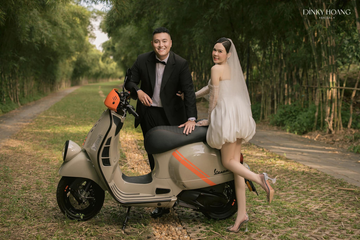 Con dâu "ông trùm" điện tử Sài thành vô cùng hạnh phúc trước bất ngờ chồng dành tặng cho mình. Cô bật khóc và liên tục gật đầu đồng ý.