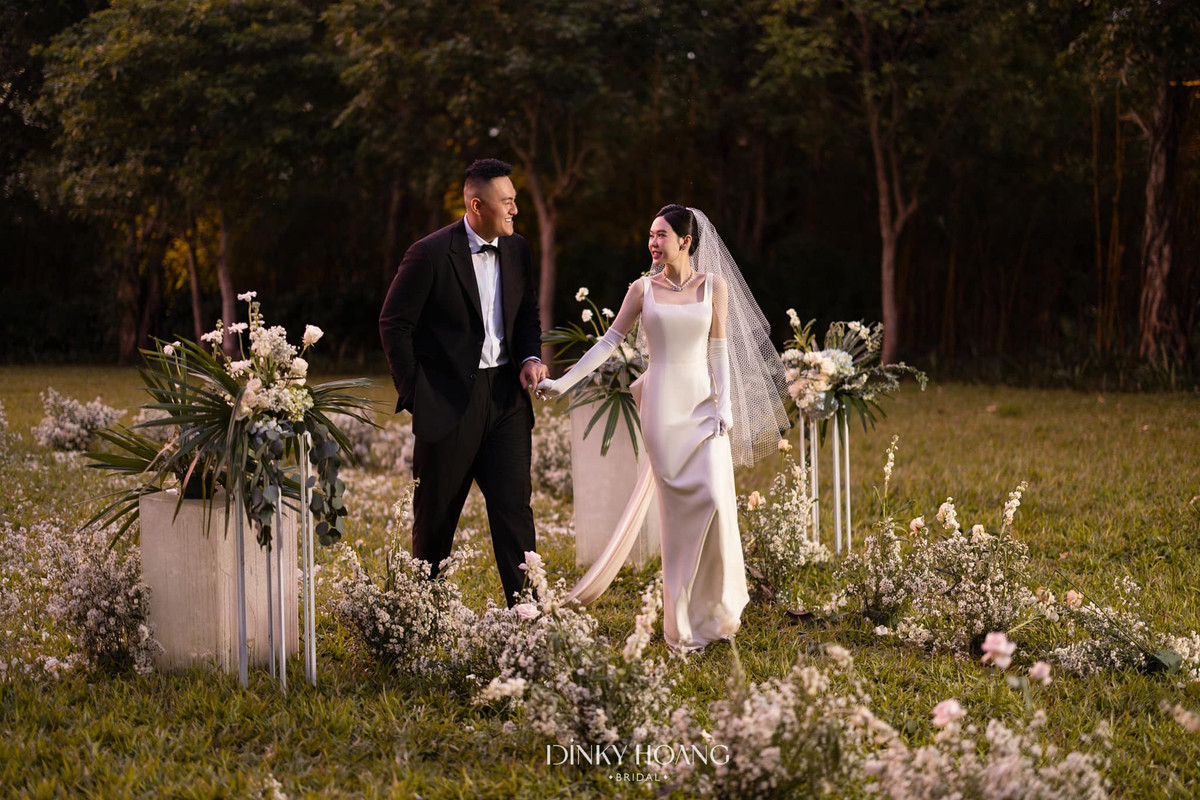 Vân Tiny từng là hot girl nổi tiếng Sài thành với vẻ đẹp kiêu sa, lộng lẫy. Tuy sở hữu chiều cao khiêm tốn nhưng cô lại có được số đo 3 vòng hoàn hảo. Bởi vậy hot mom lúc nào cũng tự tin cuốn hút người đối diện. Tên tuổi cô càng được chú ý khi kết hôn với Fabo Nguyễn.