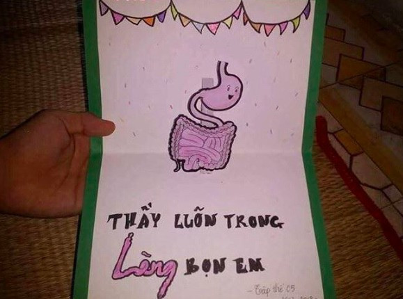 "Thầy luôn trong lòng bọn em", với hình minh họa là một "cỗ lòng" vô cùng hài hước, dí dỏm.