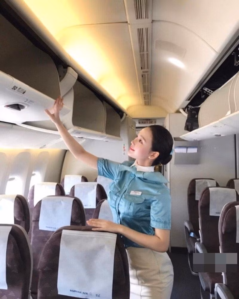 Người đẹp hàng không này gây chú ý nhờ sở hữu nhan sắc xinh đẹp, đặc biệt là số đo cơ thể hoàn hảo.