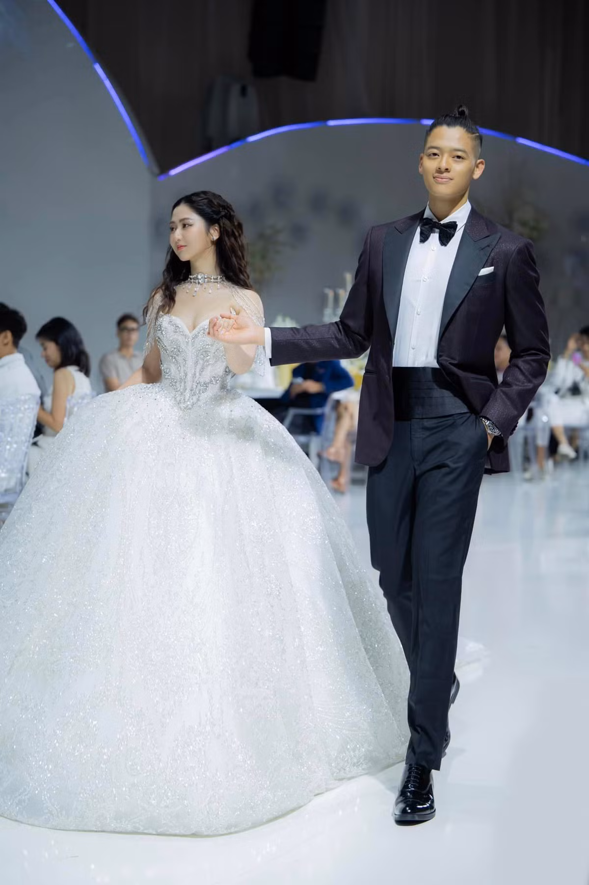 Hà My (sinh năm 1997, Hà Nội) là hot girl chơi thân cùng các beauty blogger (người có tầm ảnh hưởng trong lĩnh vực làm đẹp) như Chloe Nguyễn, Newyn Nguyên…