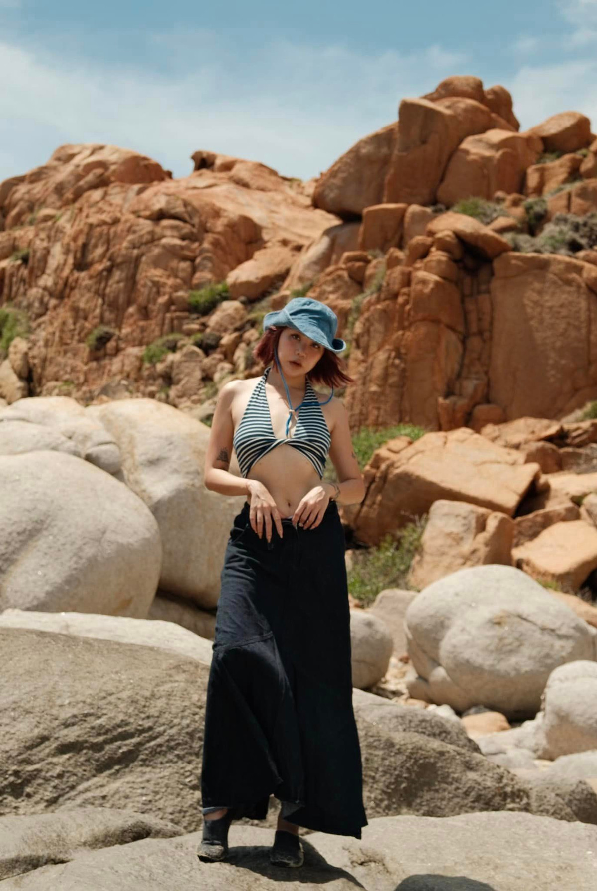 Hạt Mít (tên thật Nguyễn Thu Hiền, sinh năm 1990, Hà Nội) từng là hot girl được khá nhiều bạn trẻ yêu mến.