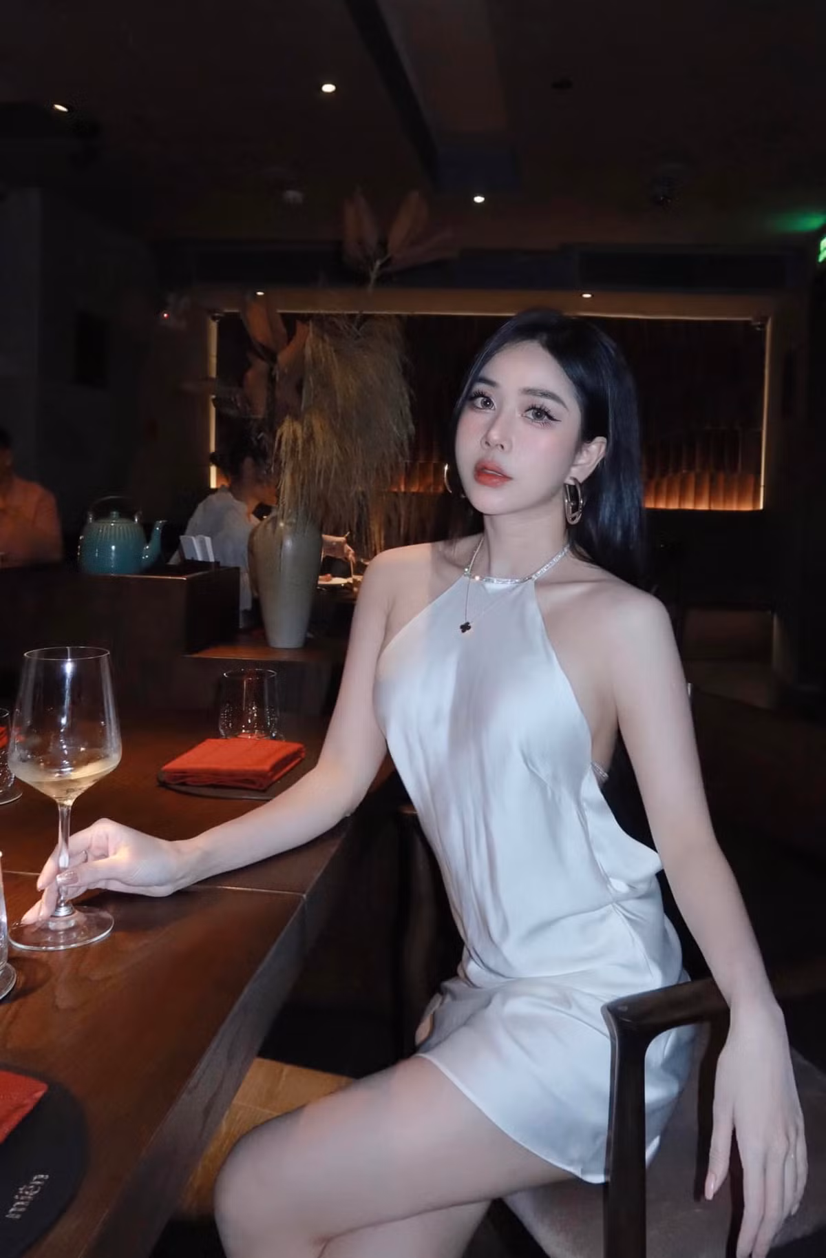 Hot girl Lục Anh được yêu mến với vẻ ngoài xinh đẹp, đáng yêu cùng lối diễn xuất tự nhiên, cảm xúc. Thời điểm đó, cô gắn liền với hình ảnh nữ sinh mặc đồng phục học sinh trông rất ngây thơ, trong sáng.