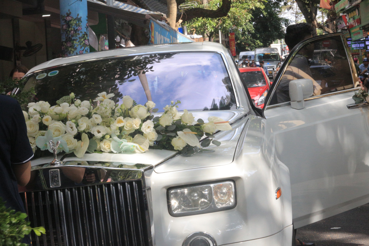 Cận cảnh xe hoa của Văn Hậu - Hải My khiến mọi người trầm trồ.