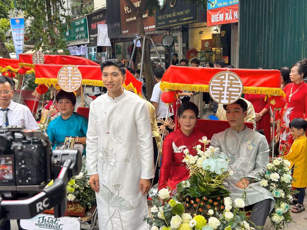 Tâm điểm vẫn là chú rể Đoàn Văn Hậu. Hậu vệ tuyển Việt Nam xuất hiện cực bảnh bao.