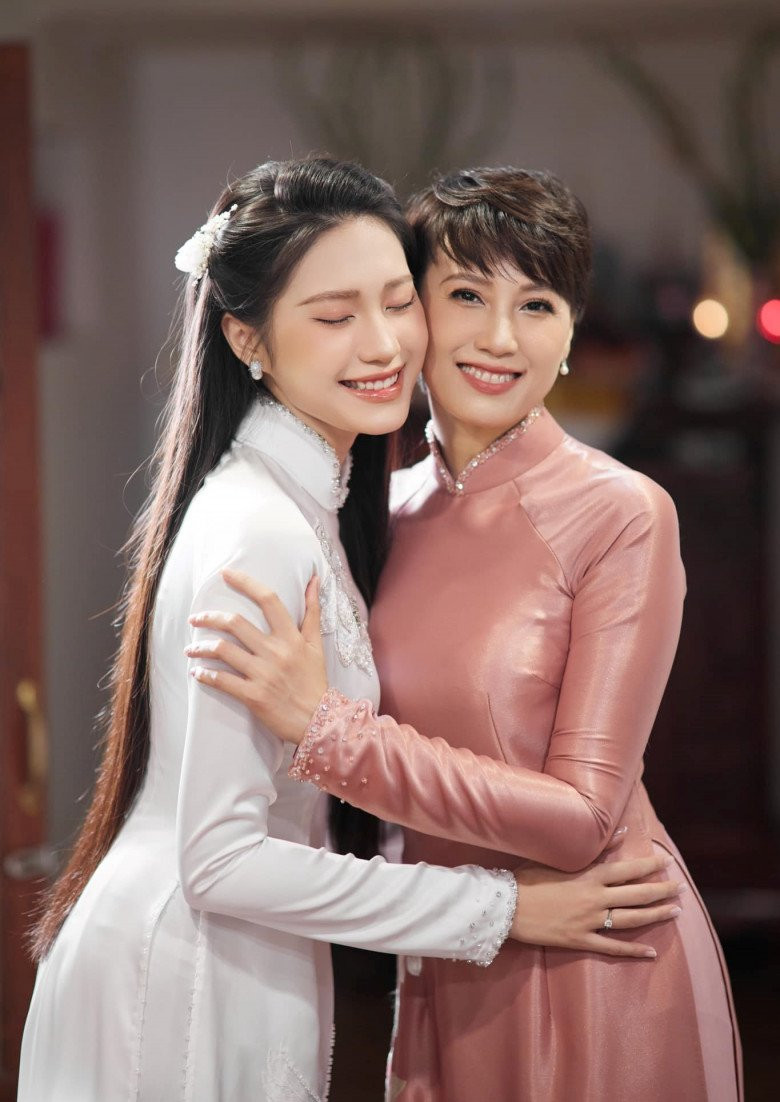 Có thể nói, vẻ đẹp của bà xã Đoàn Văn Hậu là hoàn toàn tự nhiên và không hề có tác động của phẫu thuật thẩm mỹ.