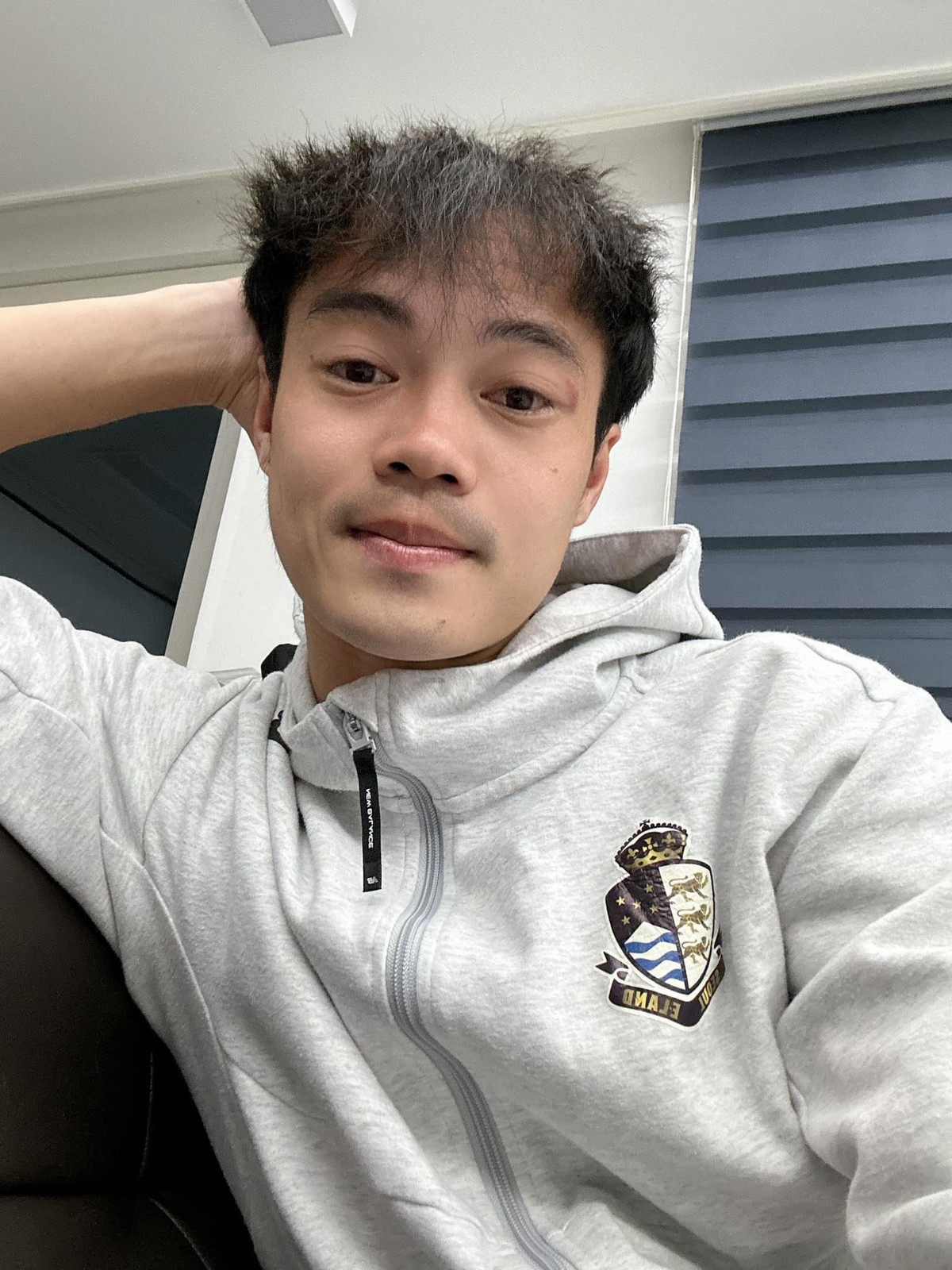 Thấy các đồng đội ai nấy cũng đã lập gia đình, mới đây Nguyễn Văn Toàn đã vội "quăng thính" lên mạng, thể hiện bản thân đang sốt ruột chờ tới lượt mình.