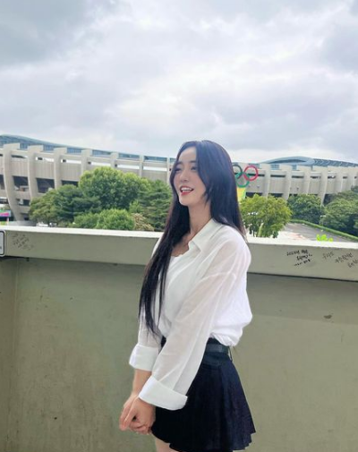 Gương mặt xinh đẹp và những đường cong cơ thể hoàn hảo của Lee Um Ji nhận được vô số lời khen ngợi.