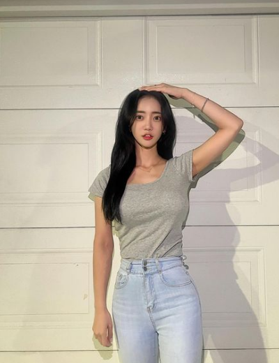 Trong nhiều năm qua, cô gái sinh năm 1992 vẫn luôn được mệnh danh là hoạt náo viên xinh đẹp nhất Hàn Quốc.