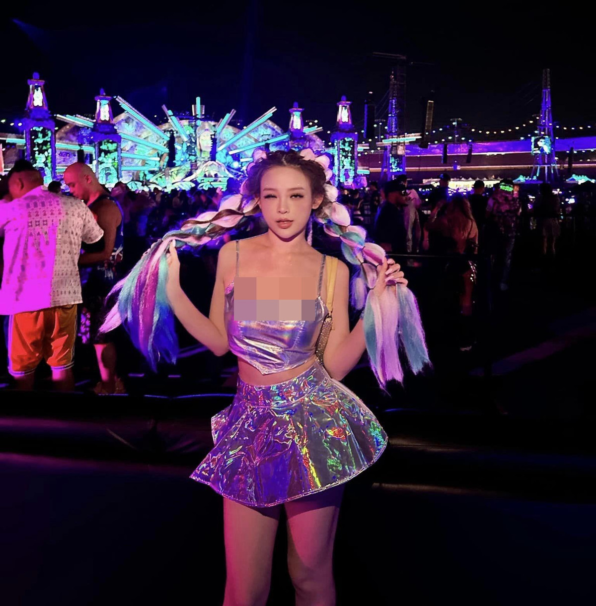 Ngay từ khi xuất hiện tại chương trình, Huyền Baby gây ngỡ ngàng bởi dù đã bước sang tuổi 34, cô vẫn giữ được sắc vóc nuột nà, trẻ trung, xinh đẹp.