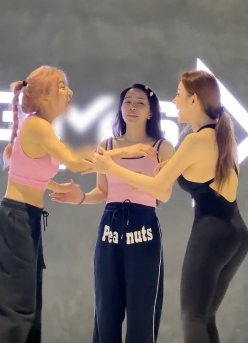 Đoạn clip ghi lại cảnh Huyền Baby tập luyện trong phòng tập bất ngờ được lan truyền rộng rãi, cô nhận được nhiều chú ý của công chúng.