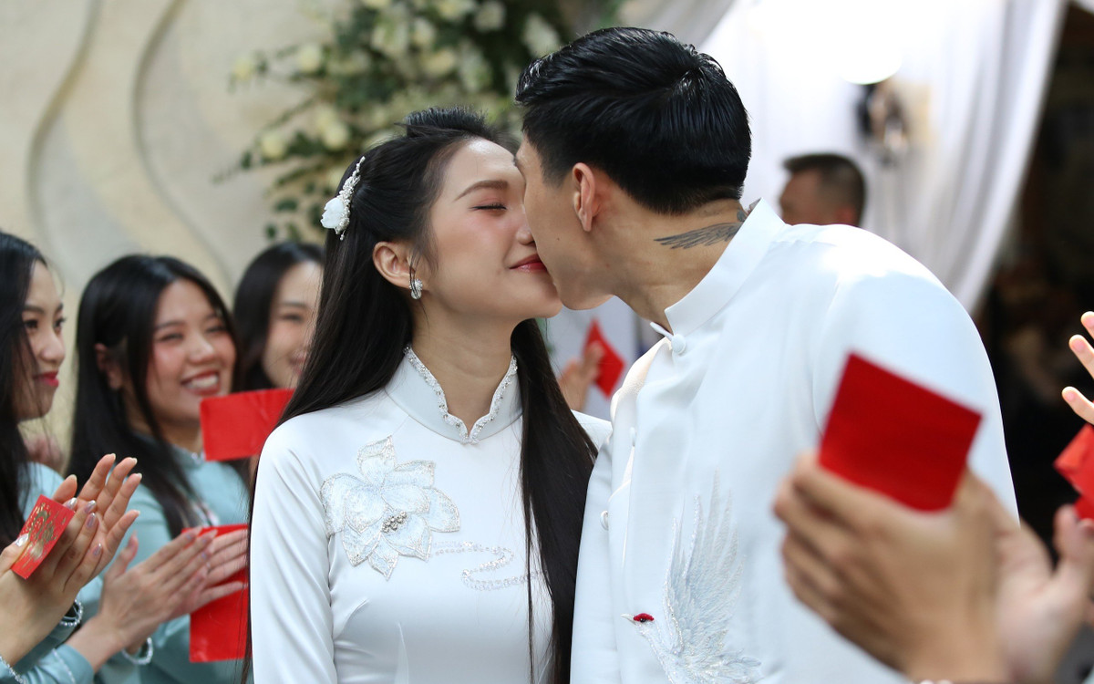 Những khoảnh khắc Doãn Hải My trong lễ ăn hỏi lập tức gây chú ý, đặc biệt nhan sắc cô vô cùng nổi bật.