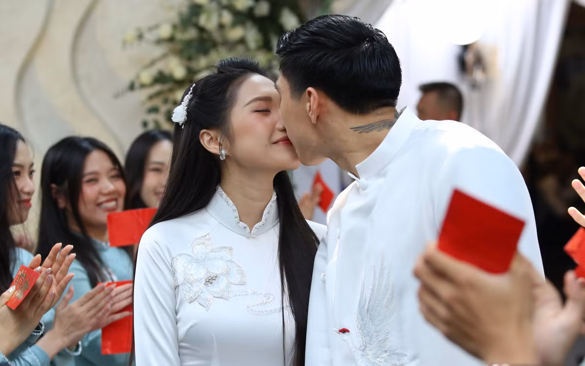 Những khoảnh khắc Doãn Hải My trong lễ ăn hỏi lập tức gây chú ý, đặc biệt nhan sắc cô vô cùng nổi bật.