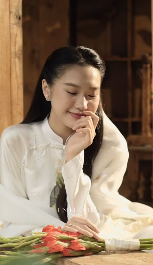 Vào tháng 9 vừa qua, Đoàn Văn Hậu đã cầu hôn Doãn Hải My. Đây được coi là trái ngọt của cặp đôi sau thời gian dài hẹn hò bí mật. Ảnh: Tổng hợp