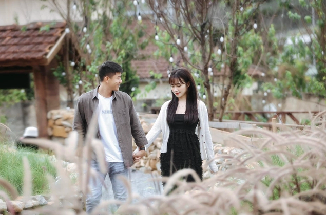 Không chỉ có cuộc sống hôn nhân viên mãn, vợ chồng Văn Đức - Nhật Linh còn sở hữu khối tài sản đáng nể.