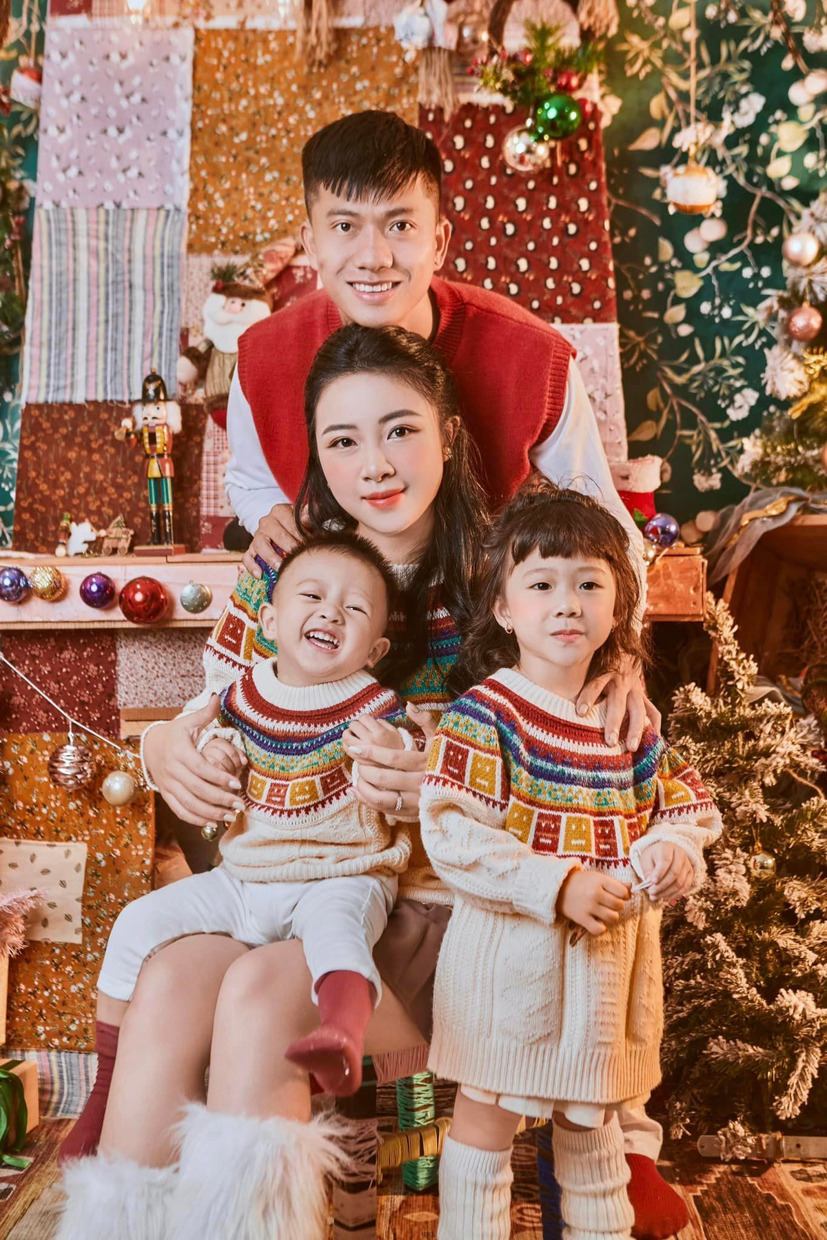 Võ Nhật Linh dù đã sinh 2 con nhưng nhan sắc vẫn rất xinh đẹp, vóc dáng của cô nàng cùng khiến nhiều người ngưỡng mộ.