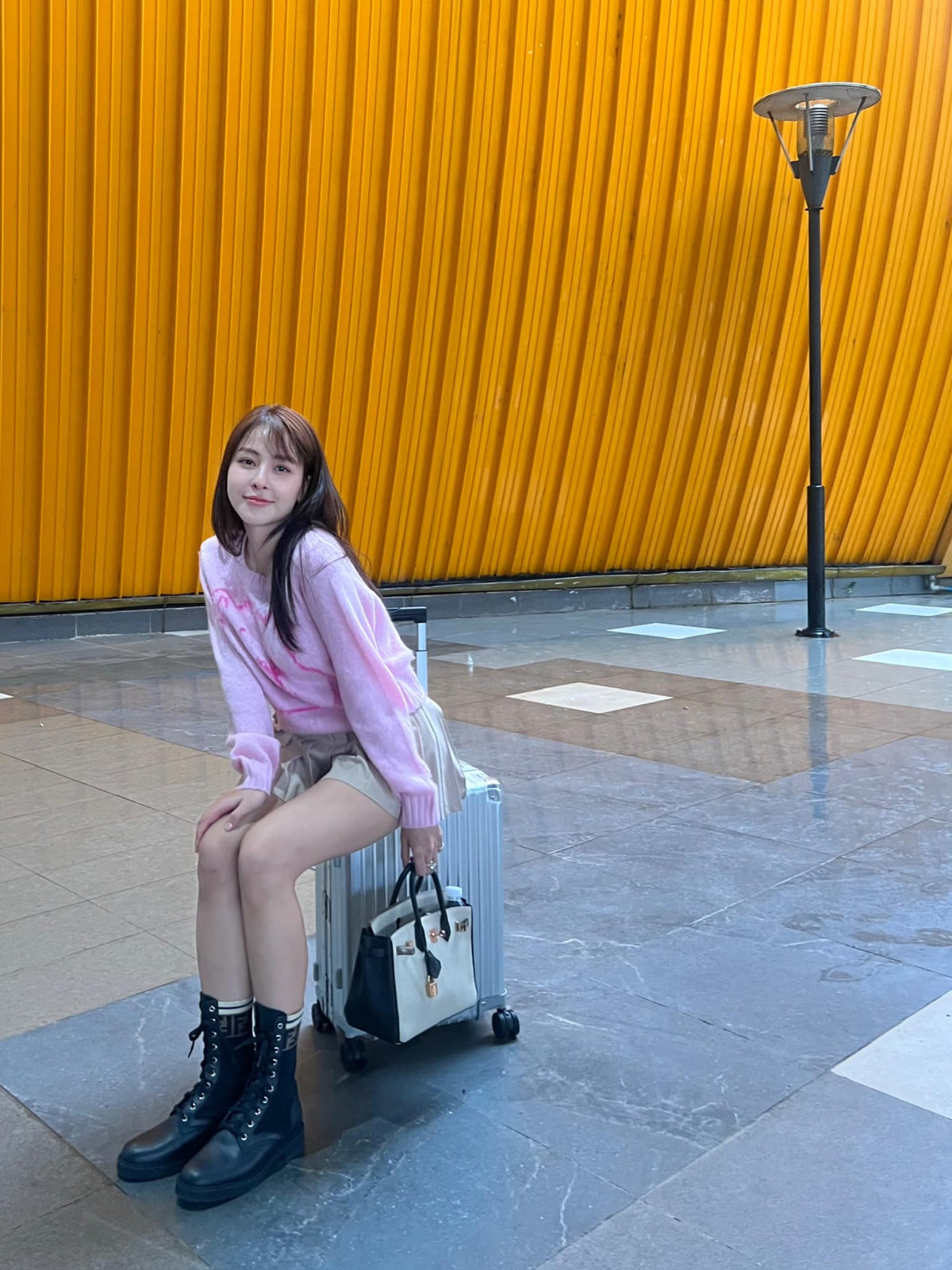 Người đẹp Thanh Hóa chuộng mặc những thiết kế có độ ngắn, hở vừa vặn để làm nổi bật ưu điểm hình thể.