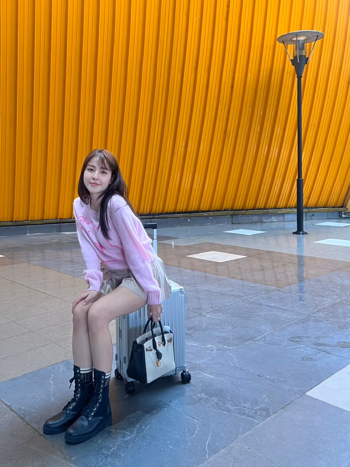 Người đẹp Thanh Hóa chuộng mặc những thiết kế có độ ngắn, hở vừa vặn để làm nổi bật ưu điểm hình thể.