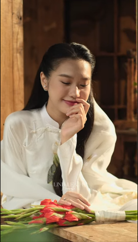 Trước thềm đám cưới của Đoàn Văn Hậu, trên MXH xuất hiện những khung hình trong bộ ảnh cưới của cặp đôi khiến cư dân mạng "đứng ngồi không yên".