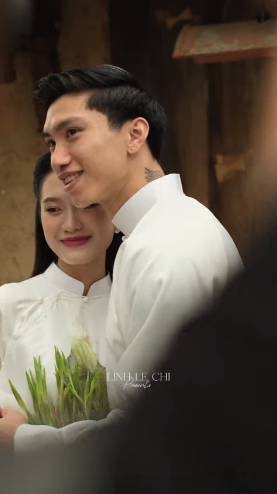 Với nhiều hình ảnh được hé lộ, người hâm mộ bày tỏ sự chờ đợi, mong ngóng visual của cô dâu chú rể trong ngày trọng đại sắp tới.