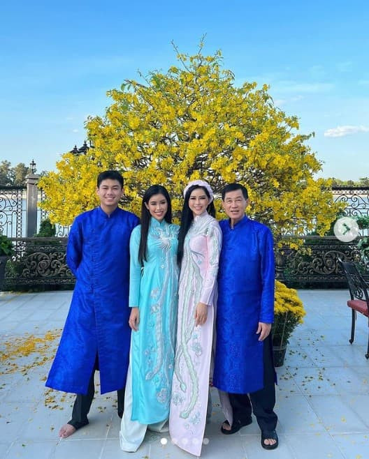 Nếu như Tiên Nguyễn sở hữu nhan sắc quyến rũ thì doanh nhân Thủy Tiên lại toát lên sự quý phái, sang trọng.