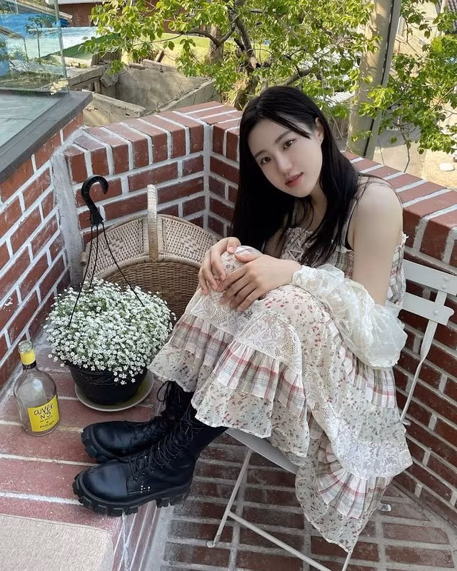 Dù phải thi đấu ngoài trời nhưng Ji Eun vẫn giữ được nước da trắng.