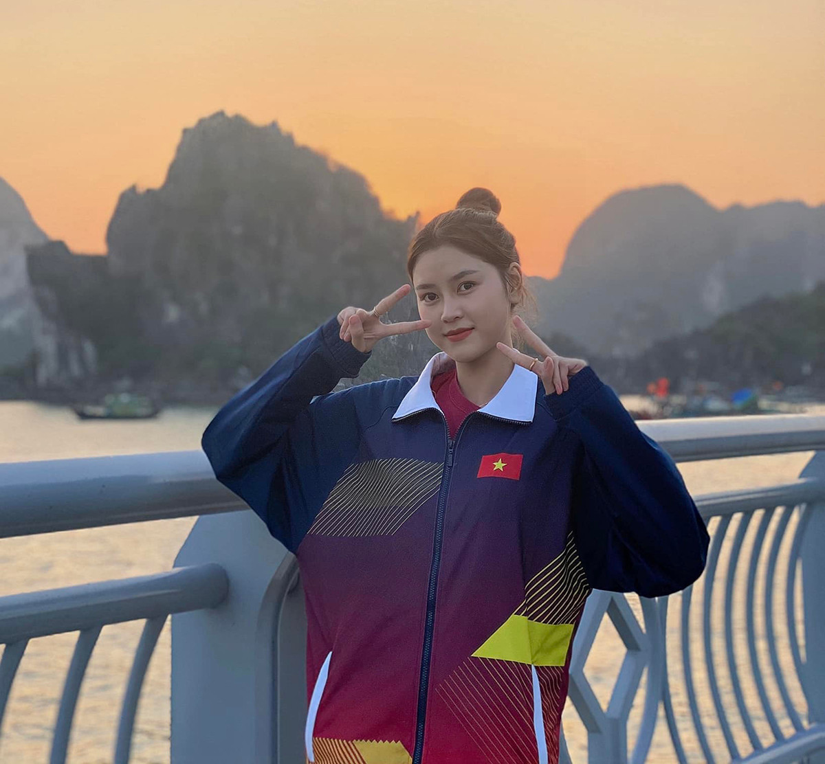 Nhờ tập luyện, sinh hoạt và ăn uống theo chế độ của một vận động viên đấu kiếm, mà Ngô Thị Hương có được body khỏe khoắn, chiều cao nổi bật.