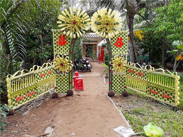 Việc làm cổng cũng đòi hỏi tay nghề thủ công điêu luyện, tiêu tốn khá nhiều thời gian để hoàn thành.