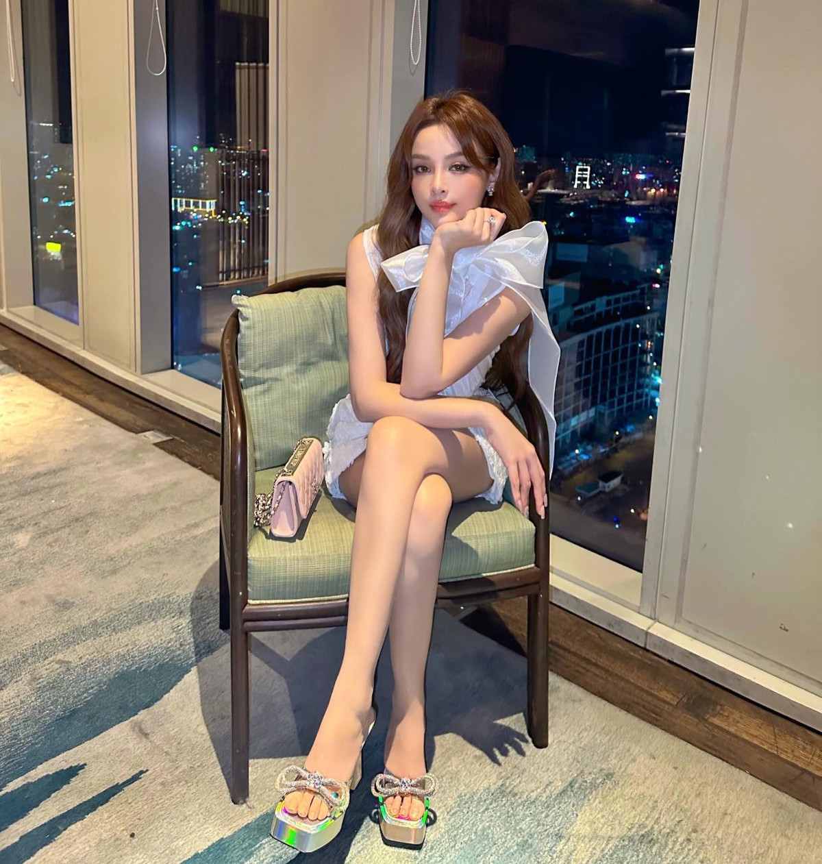 Huyền Baby nổi tiếng là nàng dâu hào môn “số hưởng” bởi cô được ông xã hết mực cưng chiều, hầu hết các công việc liên quan tới nhà cửa đều không để vợ phải động tay, đặc biệt là chuyện bếp núc.