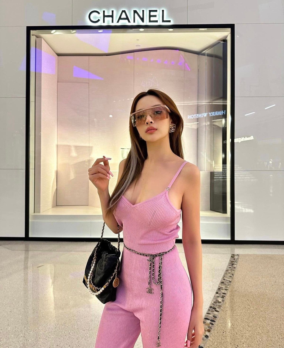 Huyền Baby cũng từng tham gia các lớp học nấu ăn nhưng chỉ thỉnh thoảng mới chế biến các món đặc biệt cho chồng con. Còn lại trong nhà sẽ có 2 người giúp việc đảm nhận công việc này.