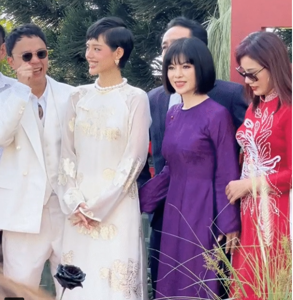 Bên cạnh đó, điều khiến người hâm mộ chú ý không kém lại chính là nhan sắc của mẹ nàng hot girl này.