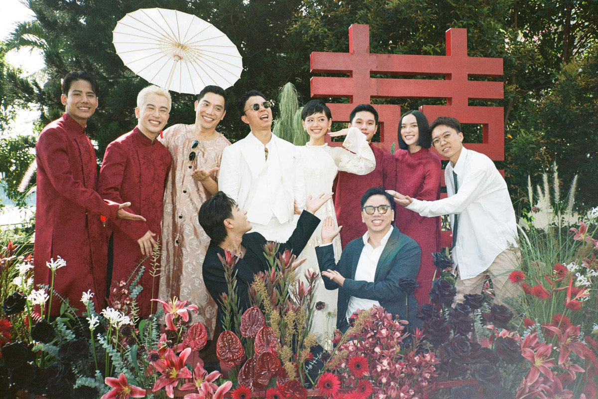 Cặp đôi lựa chọn trang phục, không gian truyền thống để tổ chức đám hỏi.