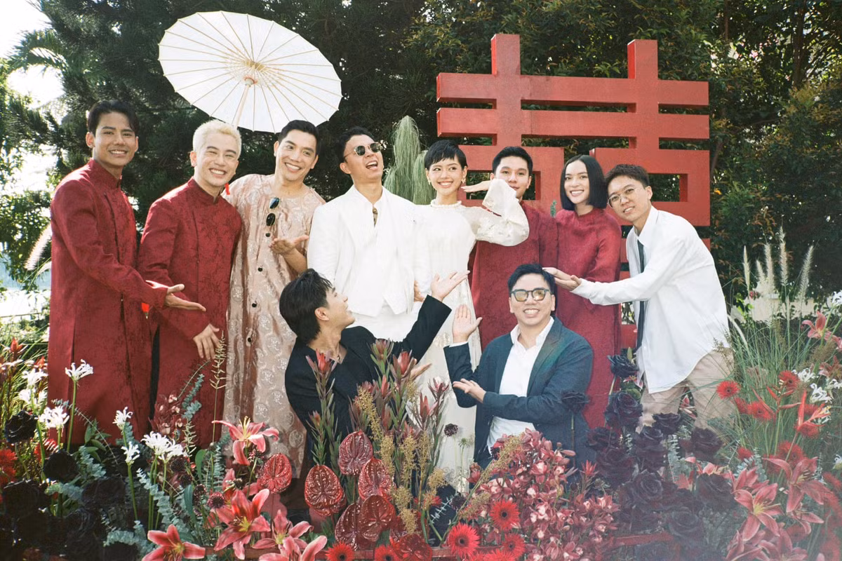 Cặp đôi lựa chọn trang phục, không gian truyền thống để tổ chức đám hỏi.