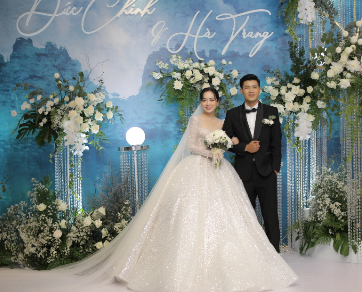 Người đẹp gốc Bắc Giang khiến netizen trầm trồ khi diện 2 mẫu váy cưới có tổng giá trị gần 1 tỷ đồng.