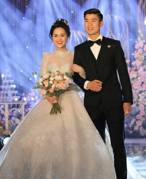 Xuất thân gia thế, lại kết hôn với Duy Mạnh – hot boy của đội tuyển quốc gia, Quỳnh Anh đã có cơ hội hiện thực hóa giấc mơ cổ tích trong hôn lễ của chính mình.