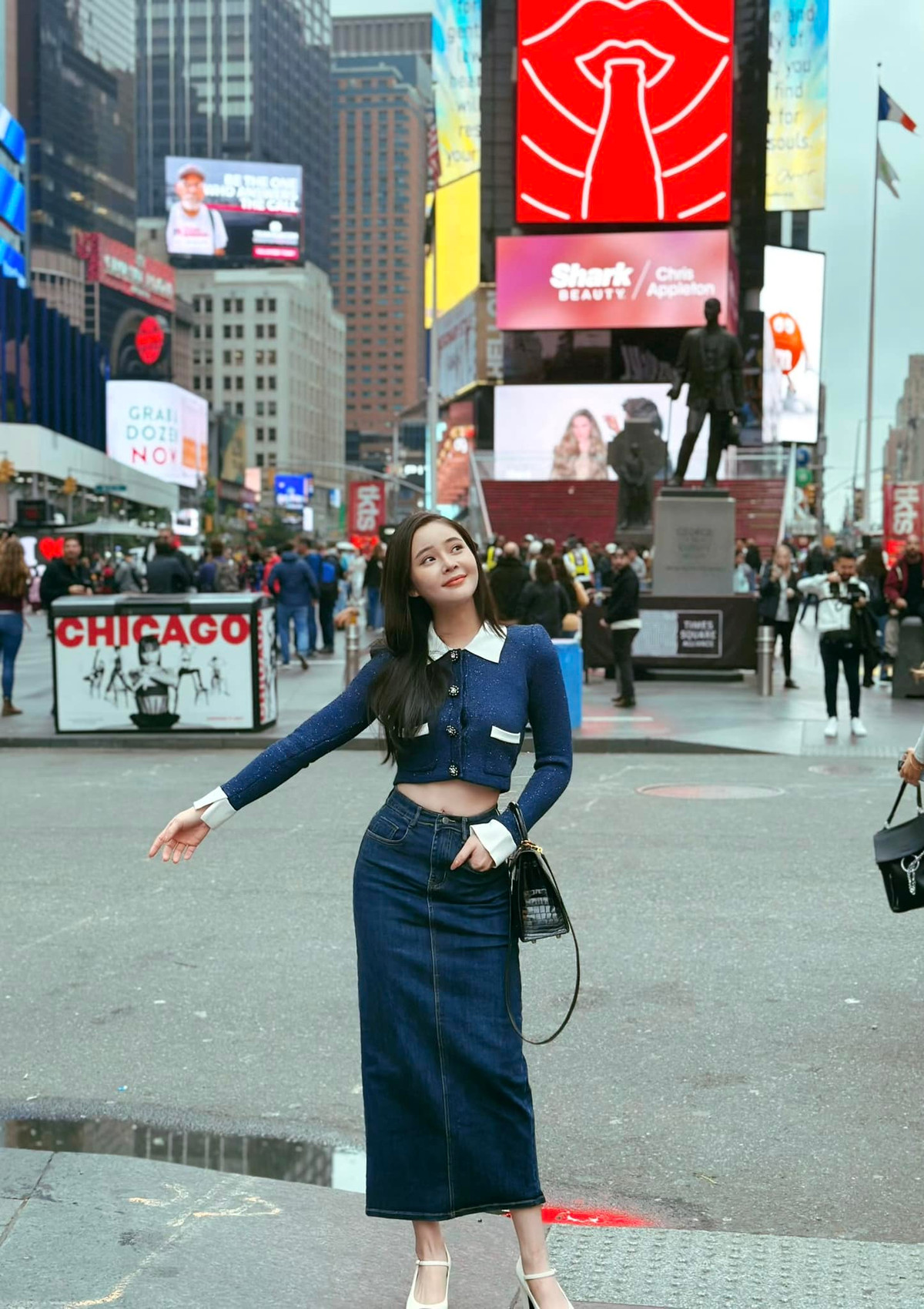 Loạt bài đăng nhanh chóng nhận được nhiều lượt tương tác của cộng đồng mạng. Nhiều bình luận khen ngợi vóc dáng và gu thời trang của Thái Thảo Nguyên khi đi du lịch.