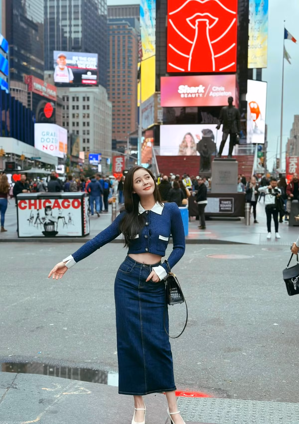 Loạt bài đăng nhanh chóng nhận được nhiều lượt tương tác của cộng đồng mạng. Nhiều bình luận khen ngợi vóc dáng và gu thời trang của Thái Thảo Nguyên khi đi du lịch.