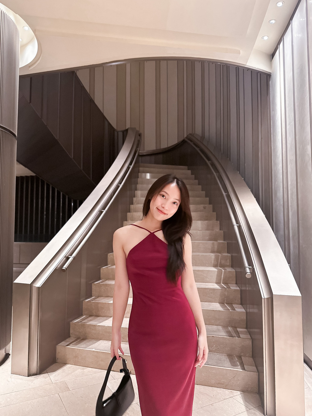 Dẫu không sở hữu body "bỏng mắt", Khánh Vy vẫn được xem có màn "thoát xác" đắt giá nhất của cô nàng.