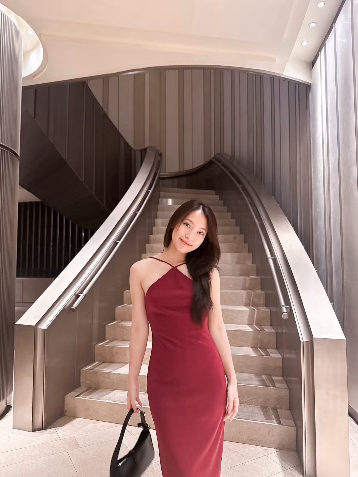 Dẫu không sở hữu body "bỏng mắt", Khánh Vy vẫn được xem có màn "thoát xác" đắt giá nhất của cô nàng.