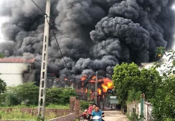 Ha Noi: Nguyen nhan vu chay xuong chan ga, 3 me con tu vong?