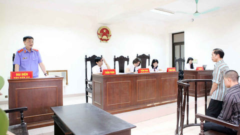  Cản trở hoạt động tố tụng bị phạt tiền đến 80 triệu đồng: Pháp lệnh số 02/2022/UBTVQH15 của Ủy ban Thường vụ Quốc hội về xử phạt vi phạm hành chính đối với hành vi cản trở hoạt động tố tụng có hiệu lực từ ngày 1/9/2022. Theo đó, mức phạt tiền tối đa đối với mỗi hành vi cản trở hoạt động tố tụng của cá nhân là 40 triệu đồng, của tổ chức là 80 triệu đồng.