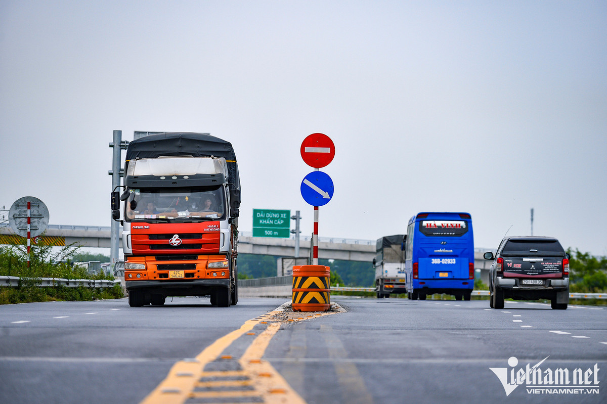 Hiện trên toàn dự án triển khai 68 mũi thi công tại 5 gói thầu gồm: 30 mũi thi công đường, 34 mũi thi công cầu và cấu kiện, 4 mũi thi công hầm. Tổng sản lượng thi công đạt hơn 4.201 tỷ đồng, tương đương 60,82% giá trị xây lắp theo hợp đồng (hơn 6.907 tỷ đồng).